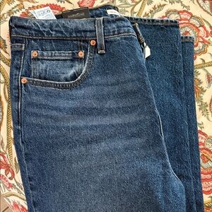 Levi’s Ribcage Straight Medium Wash Jeans (NWT)